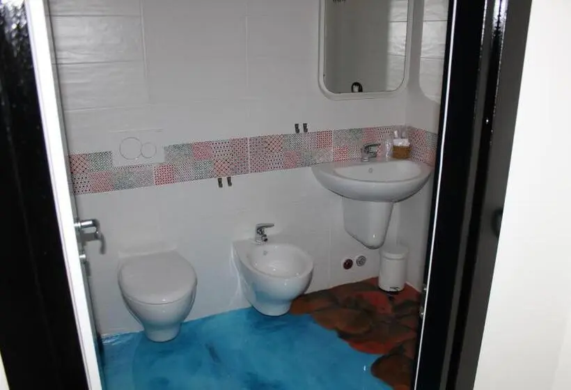 اتاق استاندارد چهار تخته, Follow Me B&b