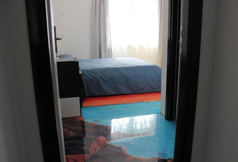 Четырехместный Номер Стандарт, Follow Me B&b