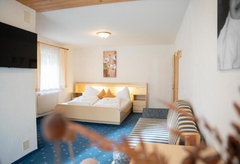 标准间带山景, Das Lisann