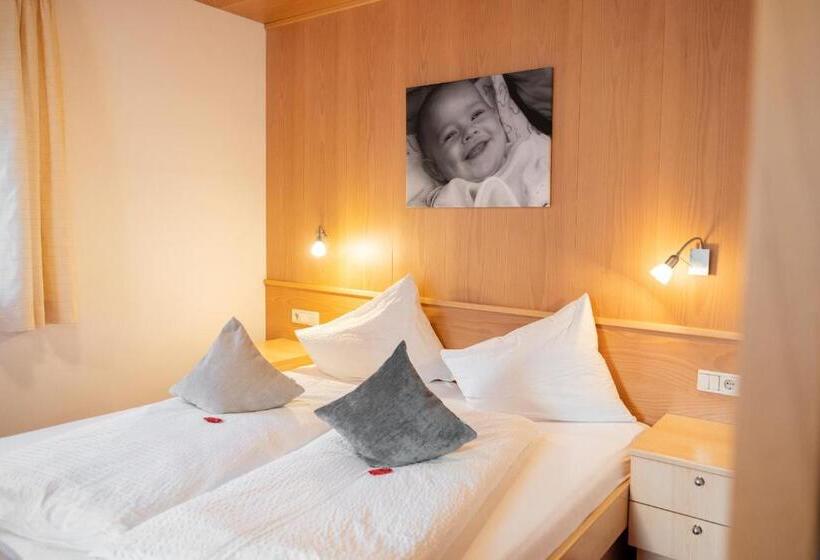 带阳台套房, Das Lisann