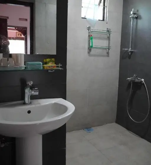 Standard Kolmen Hengen Huone, Charakama Guest Bungalow   Gampaha