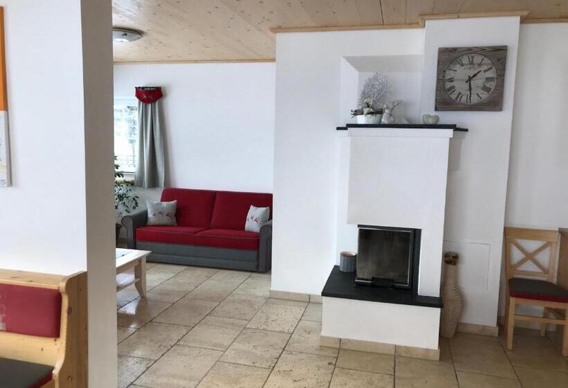 1 Sovrums Hus, Heisshof