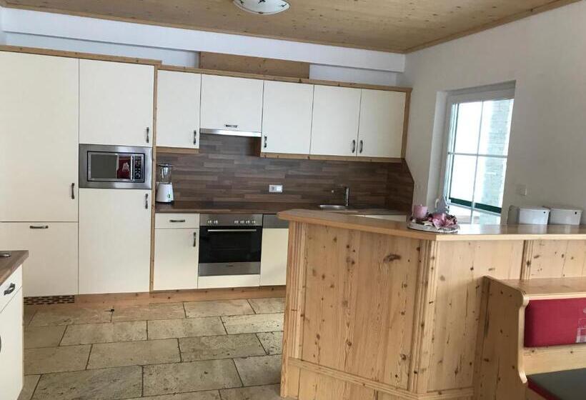 1 Sovrums Hus, Heisshof