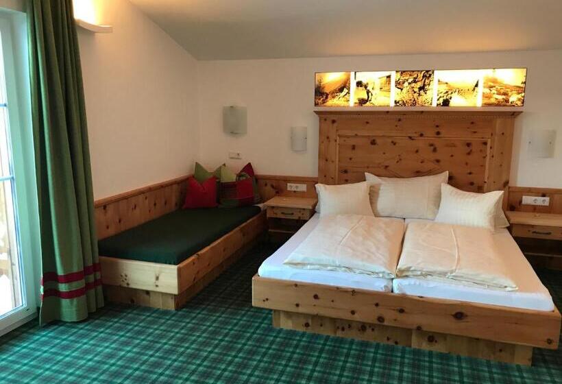 1 Sovrums Hus, Heisshof