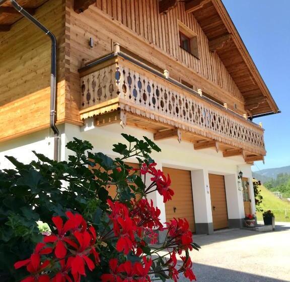 2 Sovrums Hus, Heisshof