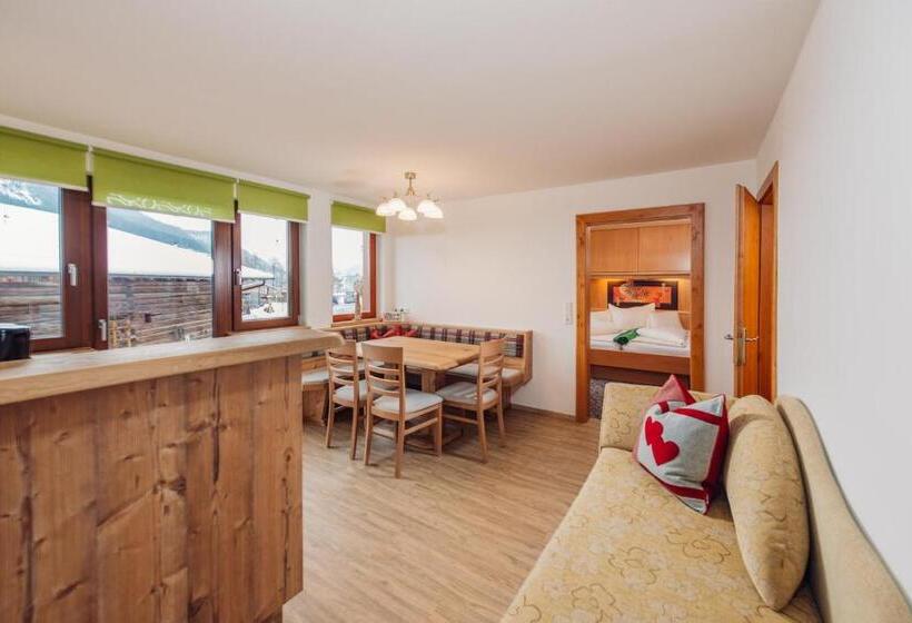 2 Sovrums Hus, Heisshof