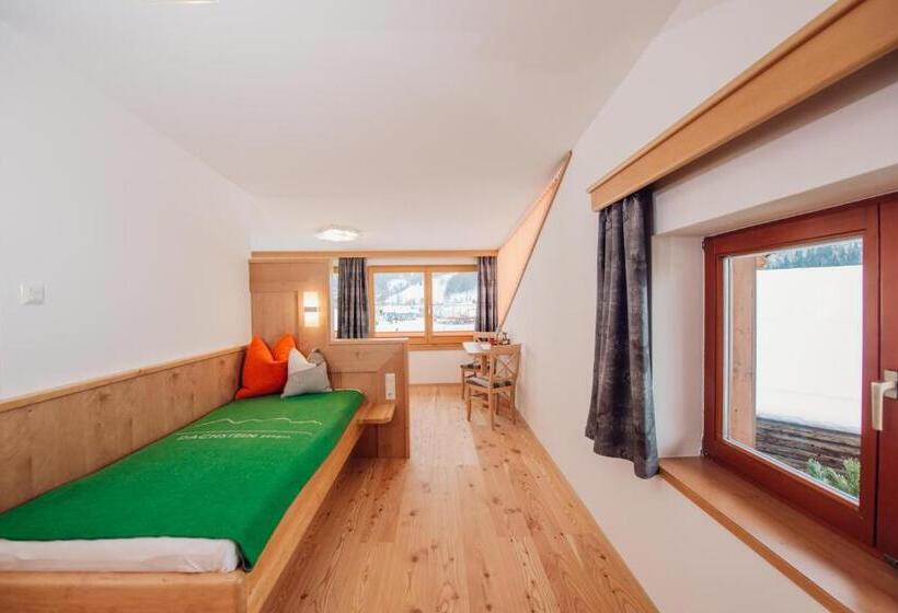 2 Sovrums Hus, Heisshof