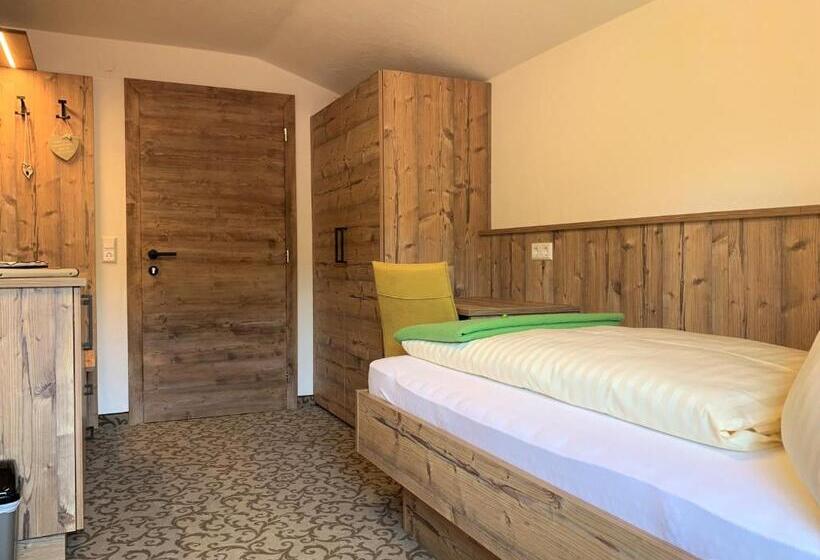 Standard Enkelrum, Heisshof