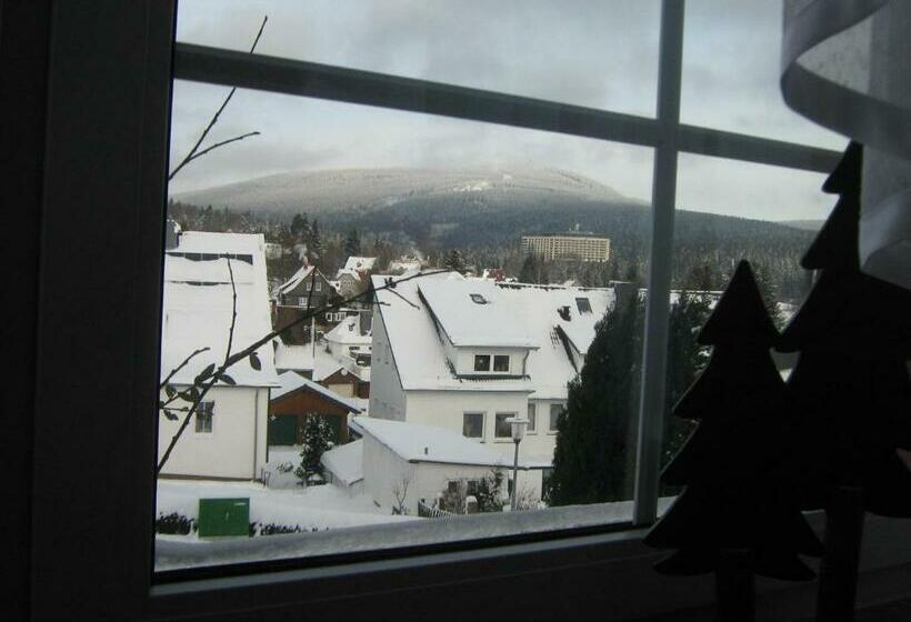 آپارتمان 3 خوابه, Kleines Berghaus