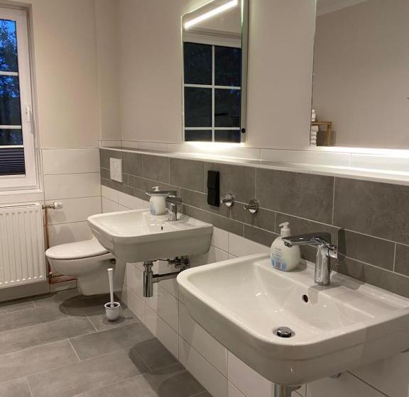 آپارتمان 3 خوابه, Kleines Berghaus