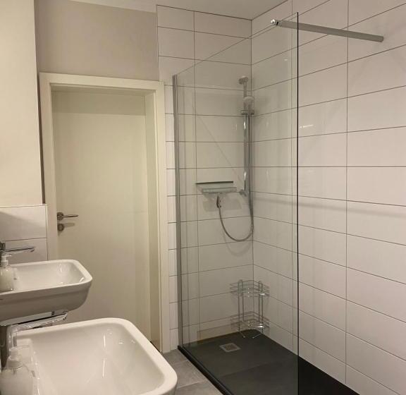 آپارتمان 3 خوابه, Kleines Berghaus