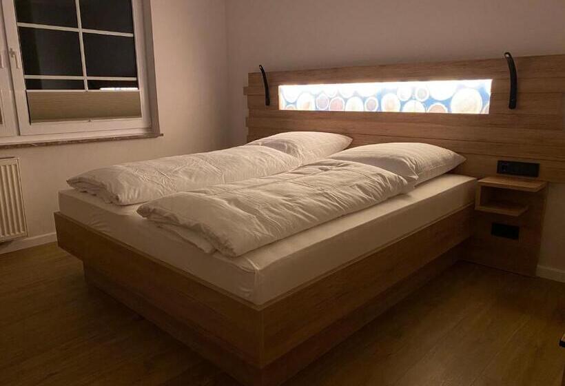 آپارتمان 3 خوابه, Kleines Berghaus