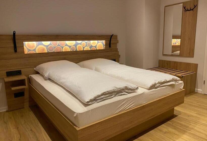 آپارتمان 3 خوابه, Kleines Berghaus