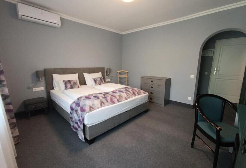 Camera Superiore, Wegzen