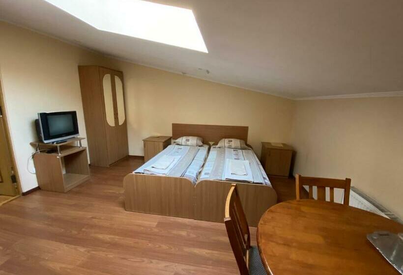 اتاق استاندارد سه نفره, ковчег