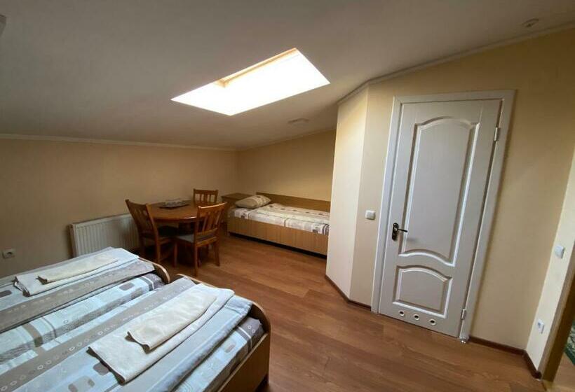 اتاق استاندارد سه نفره, ковчег