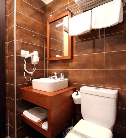 غرفة قياسية مطلة على المدينة, 6 Milje