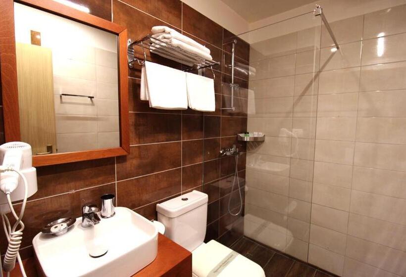 غرفة قياسية مطلة على المدينة, 6 Milje