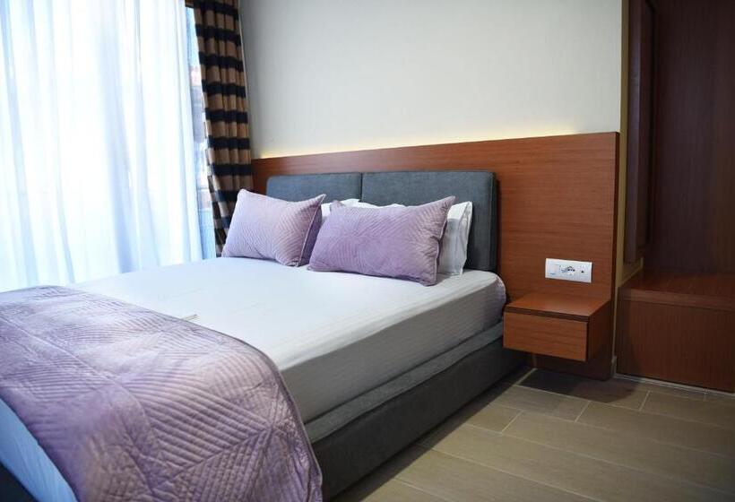 غرفة قياسية مطلة على المدينة, 6 Milje