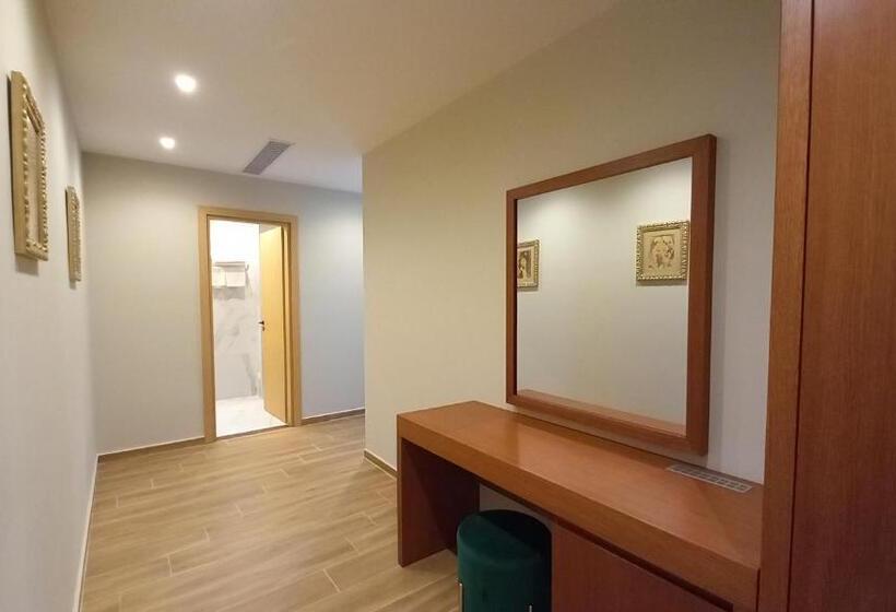 غرفة قياسية مطلة على المدينة, 6 Milje