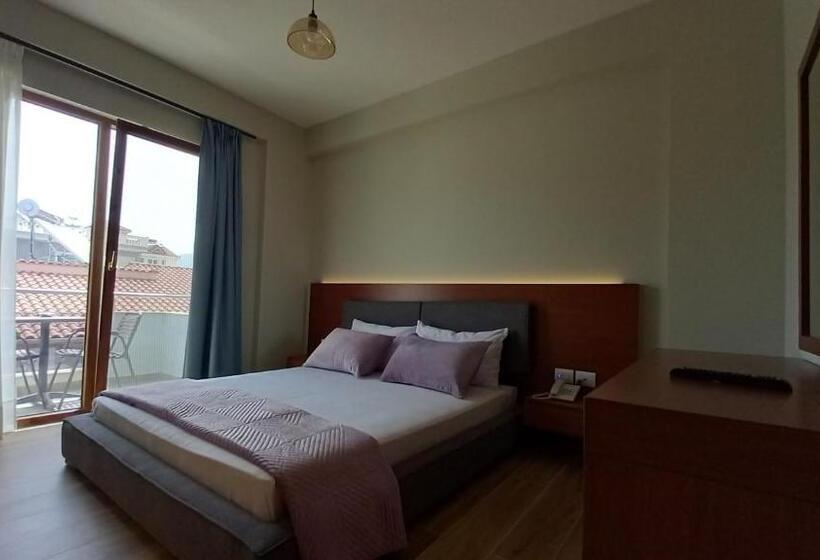 غرفة قياسية مطلة على المدينة, 6 Milje