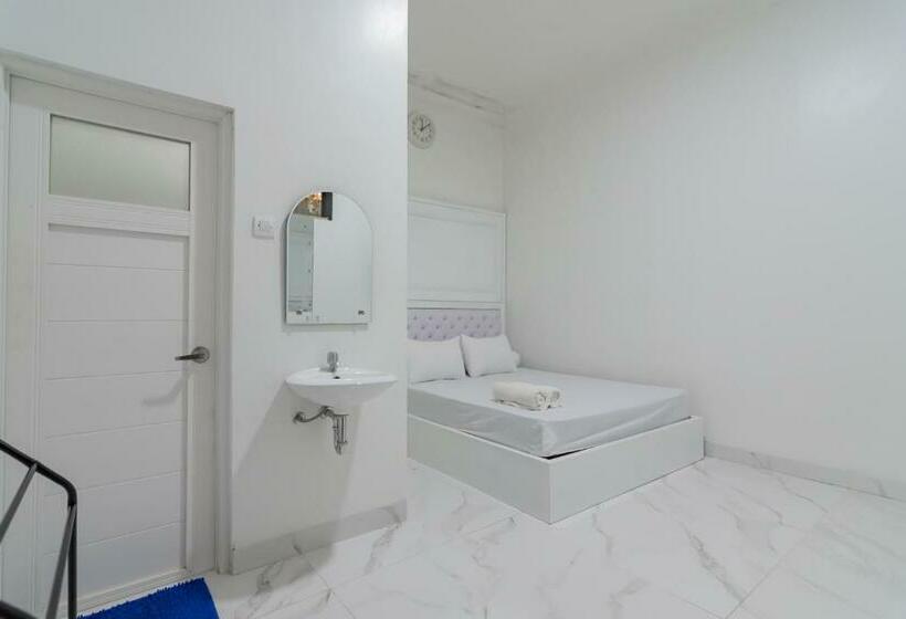 스탠다드 룸, Family Homestay Syariah Cirebon Mitra Reddoorz