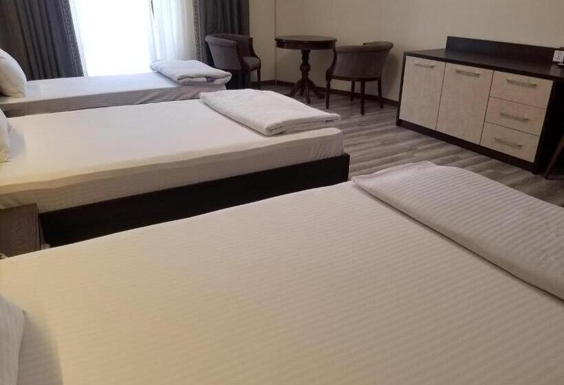 חדר סטנדרט לשלושה, Grand Ark Bukhara