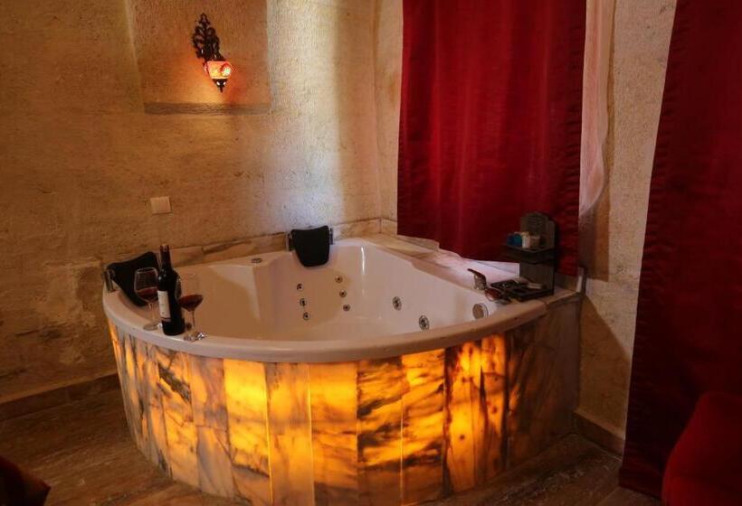 جناح جونيور, Heritage Cave Inn