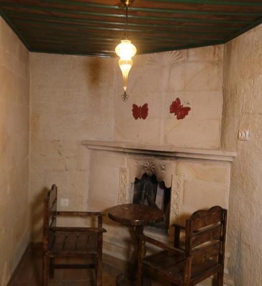 جناح جونيور, Heritage Cave Inn