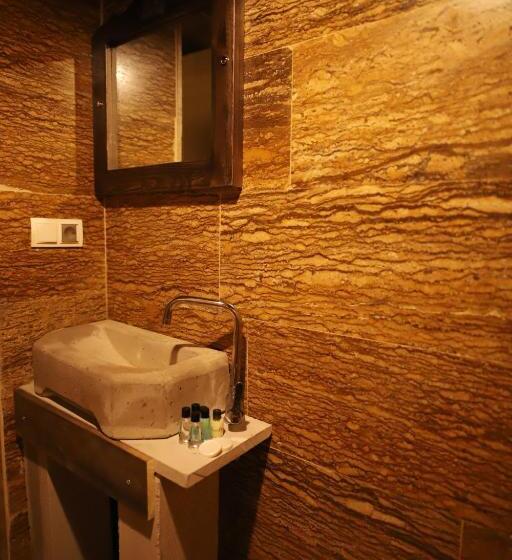 جناح سرير كينج, Heritage Cave Inn