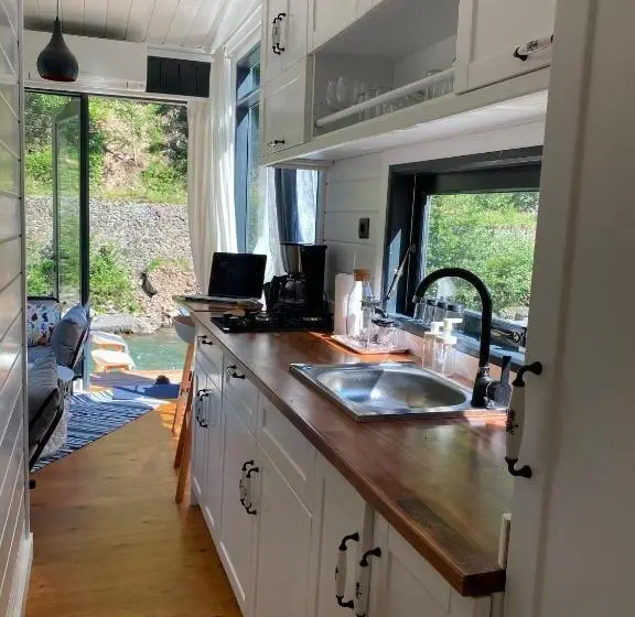 اتاق لوکس چهار تخته, Vagona Tiny House