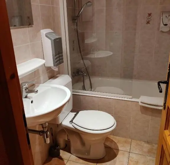 اتاق استاندارد سه نفره, B&b La Seigneurie