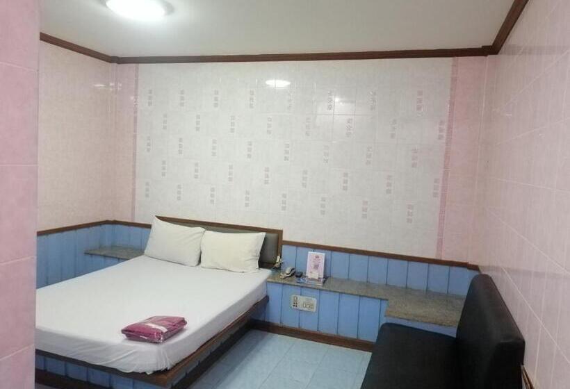 经济房, โรงแรม444