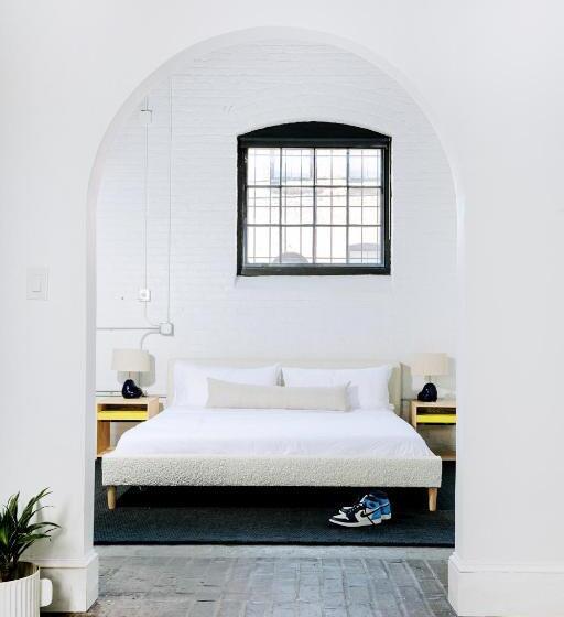 جناح سرير كينج, Dye House