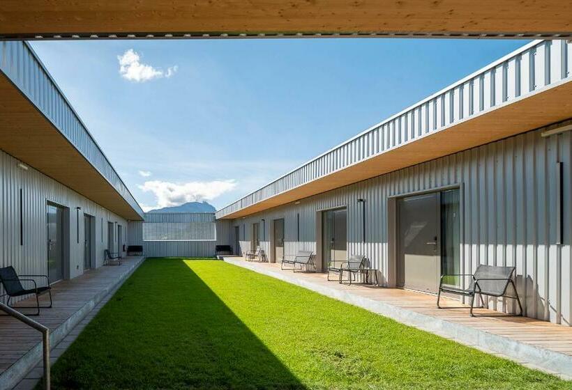 شقة غرفة واحدة, Firmament