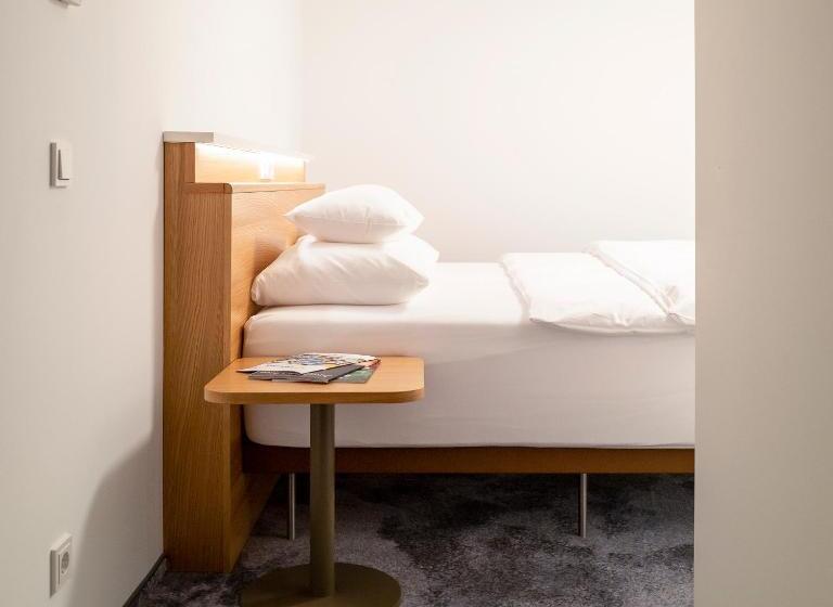 شقة غرفة واحدة, Firmament