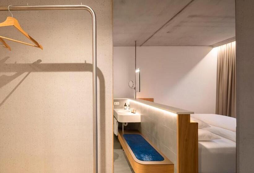 غرفة بيزنس, Firmament