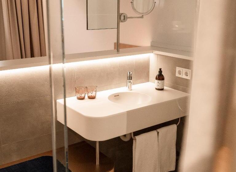 غرفة بيزنس, Firmament