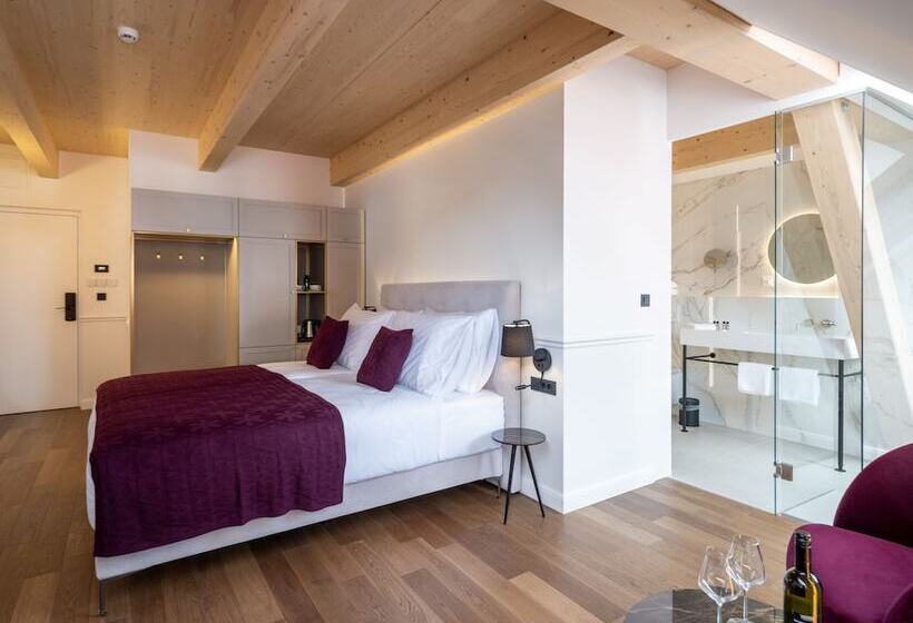 اتاق سوپریور, Heritage