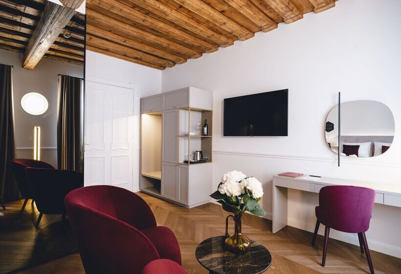 اتاق سوپریور, Heritage