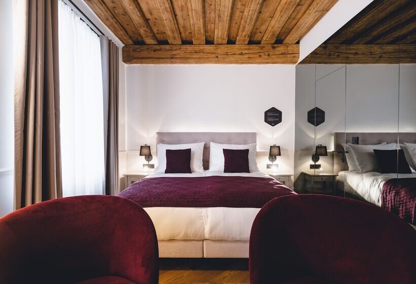 اتاق سوپریور, Heritage