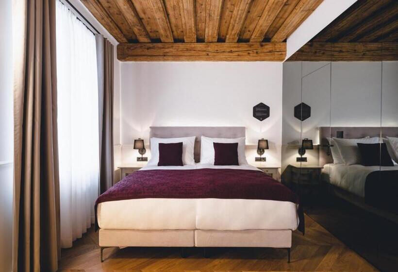 اتاق سوپریور, Heritage