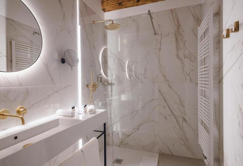 اتاق سوپریور, Heritage