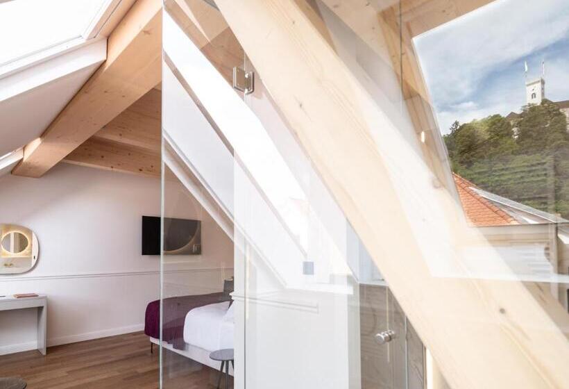 اتاق سوپریور, Heritage