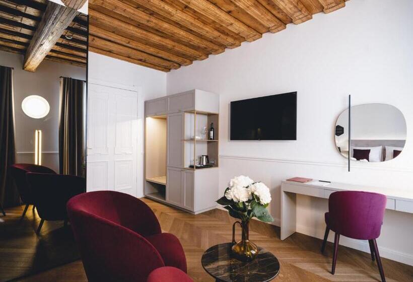 اتاق سوپریور, Heritage