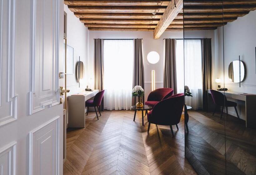 اتاق سوپریور, Heritage