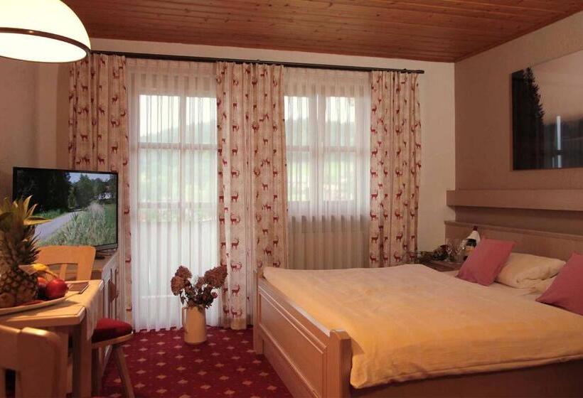 غرفة قياسية ثلاثية, Mariandl   Singender Wirt