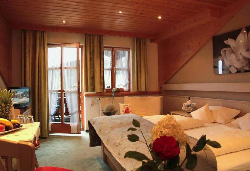 غرفة قياسية ثلاثية, Mariandl   Singender Wirt