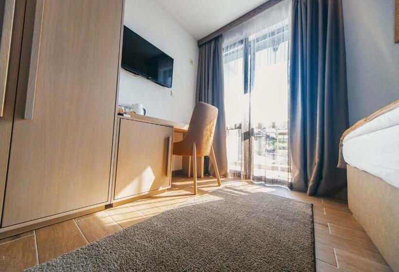 标准间, Seven Springs