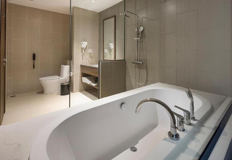 اتاق لوکس با چشمانداز دریا, Le Palmier Ho Tram Resort